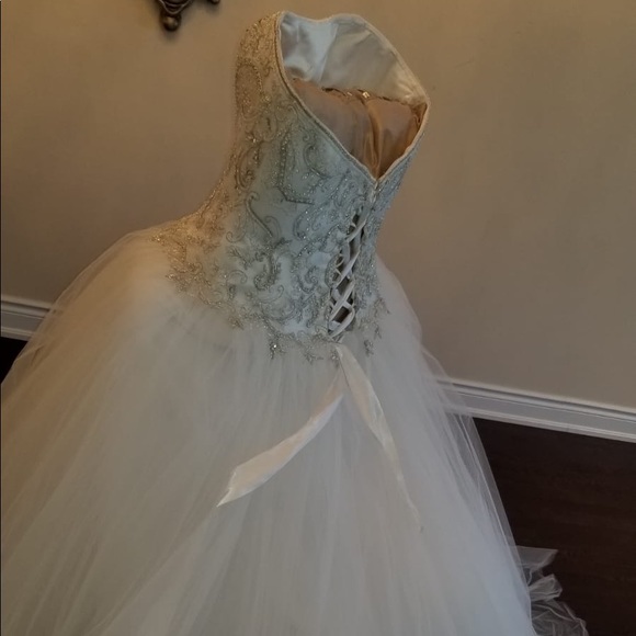 Luxury Pearl Beaded Wedding Dress - Picture 8 of 8